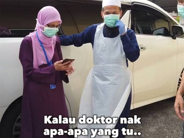 Ebit memberi pesanan kepada salah seorang doktor yang ditemui untuk memaklumkan kepadanya barangan peralatan perubatan diperlukan supaya beliau dapat membantu mendapatkannya. -Foto: Facebook Ebit Lew