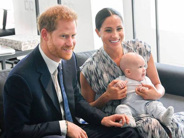 Harry dan Meghan bersama anak mereka, Archie menetap di Pulau Vancouver di Kanada sejak beberapa bulan lalu. - FOTO: AGENSI