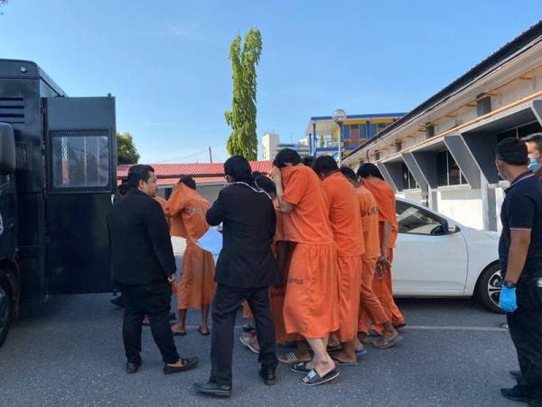 Seramai 10 individu direman empat hari bermula hari ini di Mahkamah Majistret Kangar.
