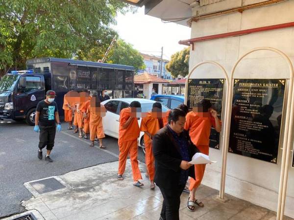 Seramai 10 individu berusia antara 21 hingga 32 tahun yang ditahan di Arau direman selama empat hari bermula hari ini hingga 31 Mac depan.
