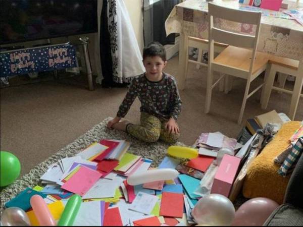 Dylan terima kad ucapan sebanyak 700 kad dari seluruh dunia. -Foto Mirror