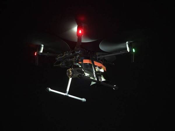 Rakaman dron yang sedang berlegar di udara ketika tinjauan penggunaan dron oleh Angkatan Tentera Malaysia dalam tugasan OP Penawar di sekitar ibu kota hari ini. - Foto Bernama
