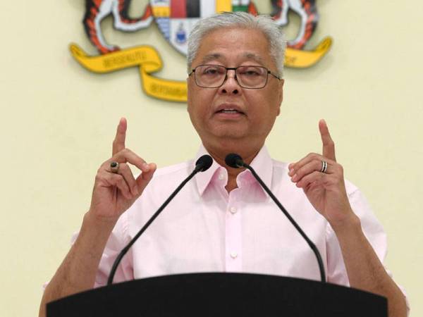 Menteri Kanan (Kluster Keselamatan) merangkap Menteri Pertahanan Datuk Seri Ismail Sabri Yaakob ketika sidang media selepas mempengerusikan Mesyuarat Khas Menteri Menteri Berkenaan Pelaksanaan Perintah Kawalan Pergerakan (PKP) di bangunan Perdana Putra hari ini. - Foto Bernama