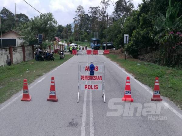 Pihak berkuasa melaksanakan kawalan di sekitar kawasan yanģ dikenakan PKPD. 