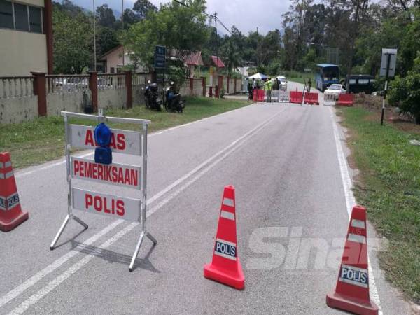 Pihak berkuasa melaksanakan kawalan di sekitar kawasan yanģ dikenakan PKPD. 