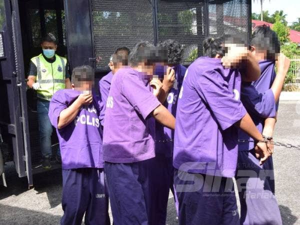 Enam daripada 14 individu yang didakwa ingkar PKP di Mahkamah Sesyen Kemaman hari ini.