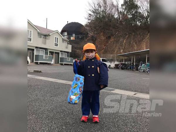 Uwais ketika pergi ke tadika.