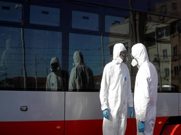 Setakat malam semalam (0130 GMT pada Selasa), AS melaporkan lebih 163,000 kes disahkan dengan 3,008 kematian, lapor agensi berita Xinhua. - Foto Reuters