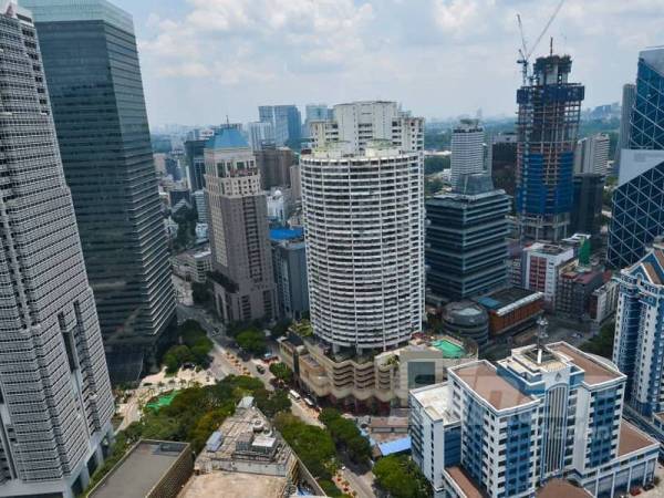 Tinjauan dari sudut atas Menara City Ones susulan PKPD Covid-19 di Menara City Ones hari ini. - FOTO SHARIFUDIN ABDUL RAHIM