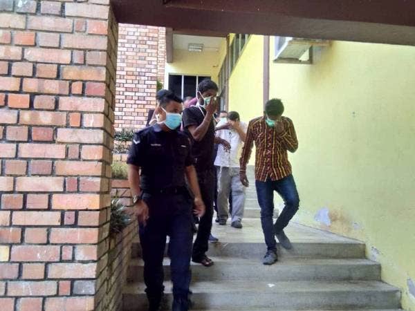 Tertuduh yang didakwa di Mahkamah Majistret Temerloh hari ini atas tuduhan melanggar arahan PKP di daerah itu.