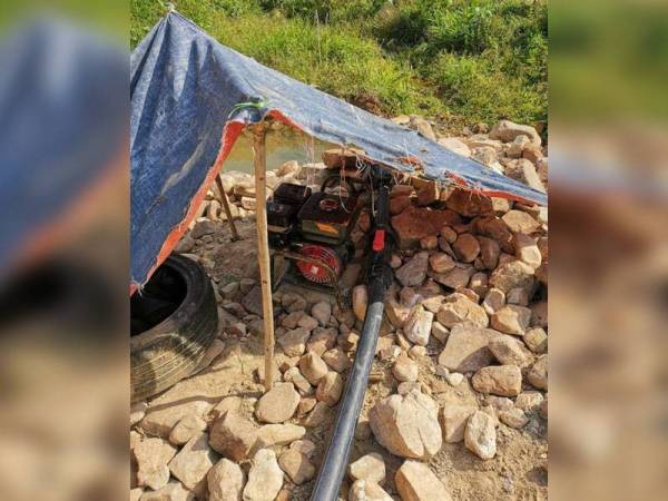 Pam air yang dirampas oleh JPNK di kawasan Hutan Simpan Bukit Perangin, Kubang Pasu semalam. - Foto Ihsan JPNK