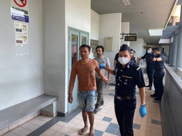 Warga Nepal didenda RM1,000 oleh Mahkamah Majistret Ayer Keroh kerana ingkar PKP dengan bermain bola sepak dan minum minuman keras.