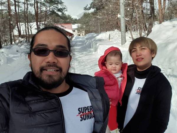 Johan bersama isteri turut dilaporkan antara selebriti yang menghulurkan sumbangan kepada pekerja industri kreatif yang terkesan akibat Perintah Kawalan Pergerakan (PKP) bagi membendung penularan wabak Covid-19.