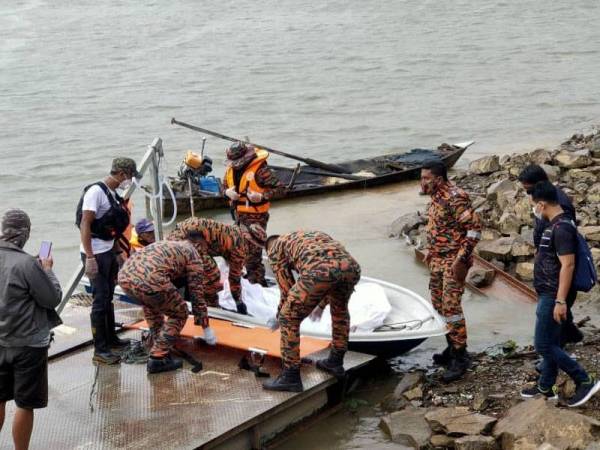 Mangsa ditemui dalam keadaan terapung oleh anggota bomba yang menjalankan operasi mencari dan menyelamat pada jarak 300 meter dari bot mangsa kira-kira jam 2.40 petang.
