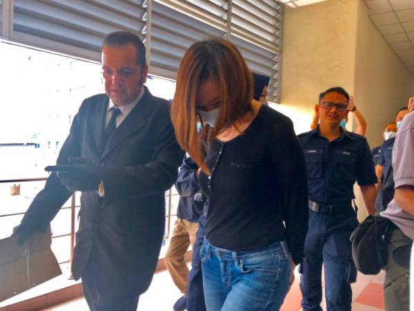 Poh King diiring Suraj (kiri) selepas mengaku tidak bersalah di Mahkamah Majistret Petaling Jaya di sini hari ini.