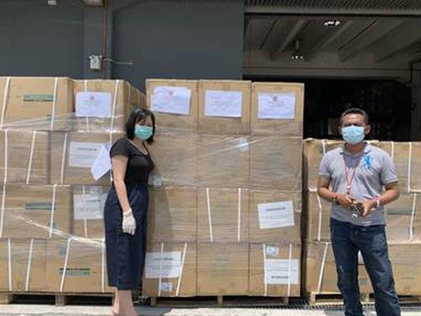 Penutup mulut dan hidung tiba di Malaysia untuk kegunaan anggota kesihatan barisan hadapan.