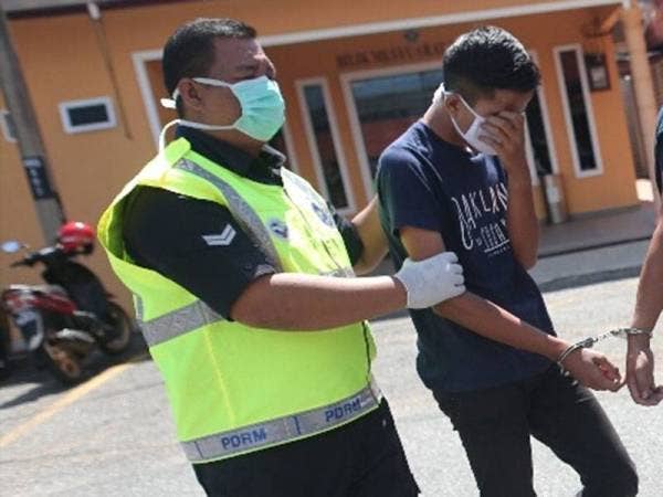 Remaja berusia 16 tahun ini dihadapkan ke Mahkamah Majistret Marang hari ini atas dua pertuduhan menghalang penjawat awam dan ingkar PKP.