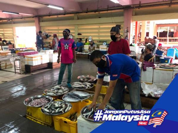 Pelbagai jenis ikan boleh didapati di Pasar Siti Khadijah walaupun ketika tempoh PKP berkuat kuasa.