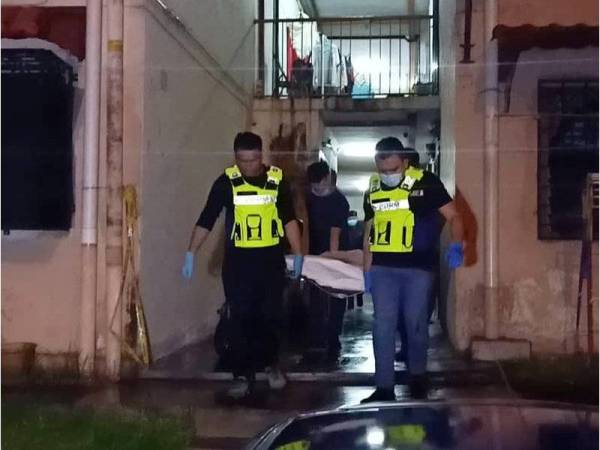 Mayat mangsa dibawa ke PPUM untuk bedah siasat.