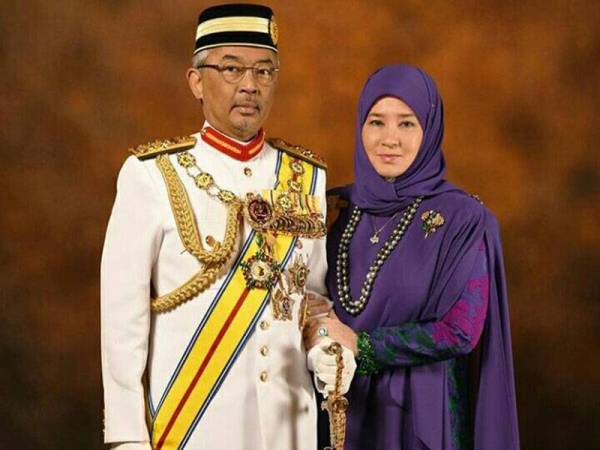 Al-Sultan Abdullah Ri’ayatuddin Al-Mustafa Billah Shah dan Tunku Azizah Aminah Maimunah Iskandariah.