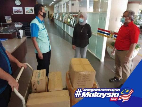 MAIS menyerahkan sumbangan peralatan perlindungan peribadi (PPE) kepada Pusat Perubatan Hospital Universiti Kebangsaan Malaysia (PPUKM) hari ini.