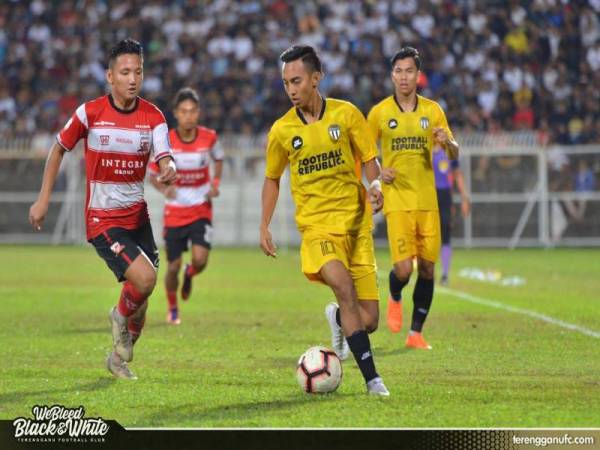 Faris (dua dari kanan) antara pemain ASEAN yang beraksi di Liga-M.