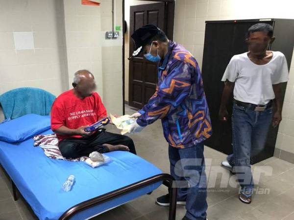 Gelandangan ditempatkan sementara di asrama Majlis Sukan Pahang (MSP) Indera Mahkota. 