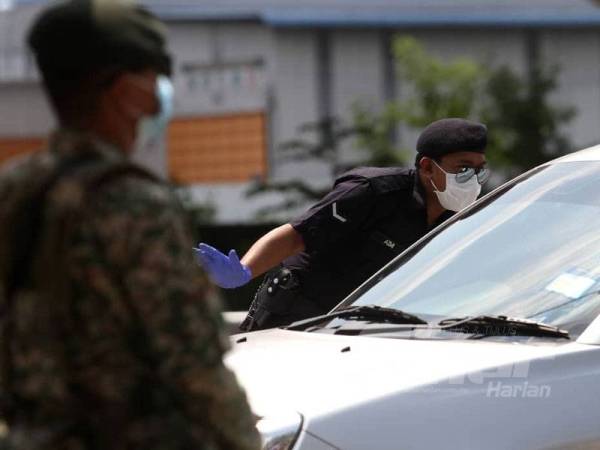 Polis Diraja Malaysia (PDRM) telah menguatkuasakan tindakan kompaun RM1,000 terhadap mereka yang ingkar Perintah Kawalan Pergerakan (PKP) bermula semalam.