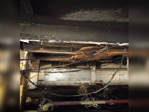 Kebakaran menyebabkan bekalan elektrik terputus sejak Isnin lalu. 