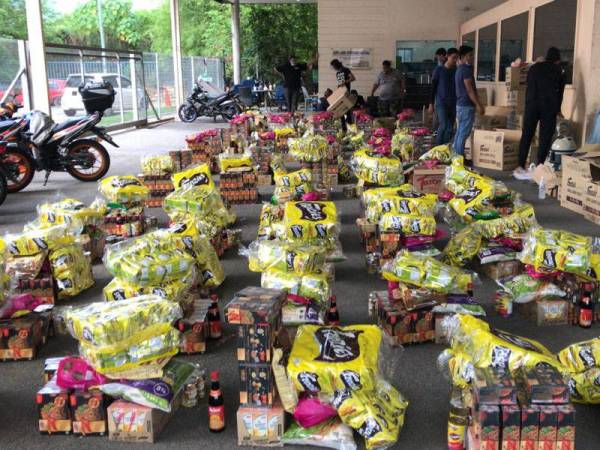 Barangan keperluan asas yang disediakan buat 80 penerima dalam program itu.