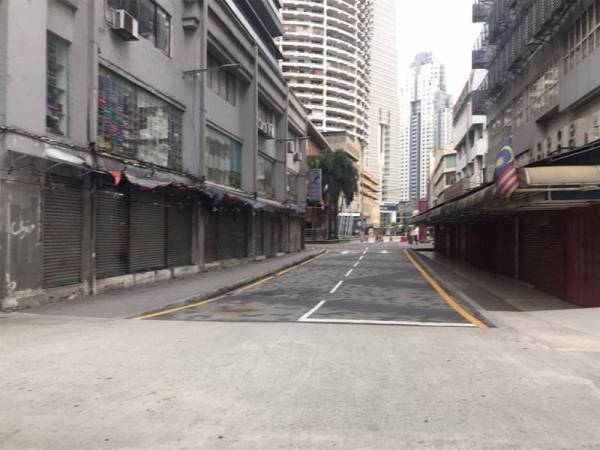 Lorong TAR yang menempatkan bazar Ramadan terkemuka di Kuala Lumpur lengang berikutan pelaksanaan PKP.