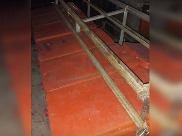 Empat tong ikan milik Mohd Zulkifli dilesapkan pencuci pagi kelmarin.