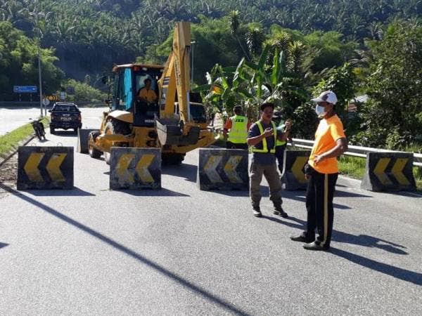 Beberapa laluan tikus ditutup demi menghalang orang awam masuk ke daerah Baling dalam usaha mengekang penularan Covid-19.
