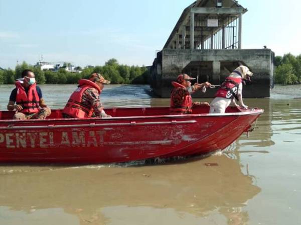 Operasi selama empat hari melibatkan pasukan bomba dan polis ditamatkan selepas gagal menemui mayat mangsa bunuh di Sungai Sumun, Bagan Datuk.