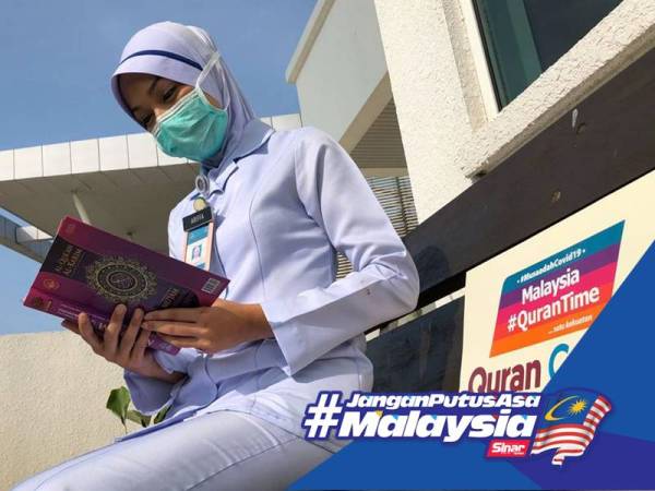 Sebahagian petugas barisan hadapan Institut Kanser Negara (IKN) memanfaatkan sumbangan al-Quran diwakafkan orang ramai menerusi Program Wakaf Quran Mu'jam.
