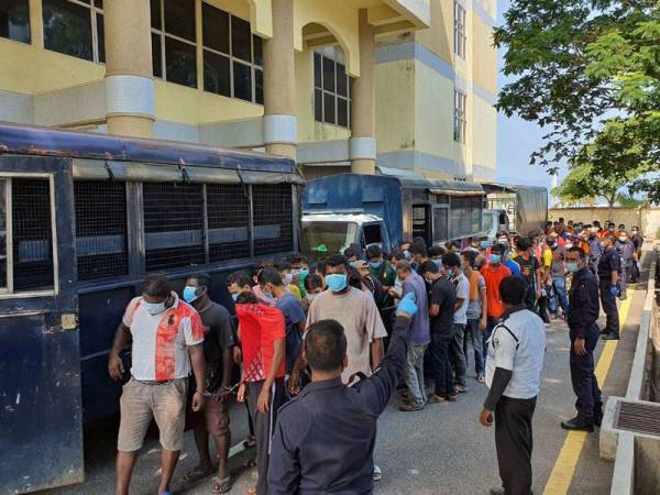 Sebahagian tertuduh yang dibawa ke Mahkamah Majistret Butterworth 31 Mac lalu.