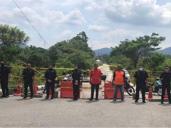 Jalan pintasan dari Kampung Dato' Ahmad Said ke Taman Wing Oon-Jalan Kuala Kangsar ditutup.
