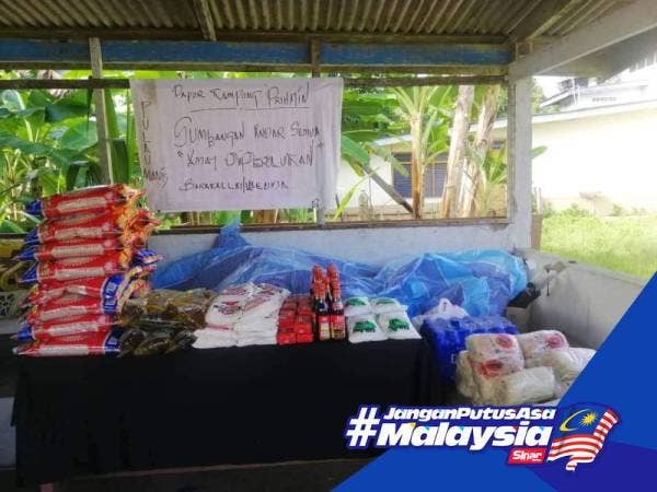 Antara barangan dapur untuk penduduk kampung. 