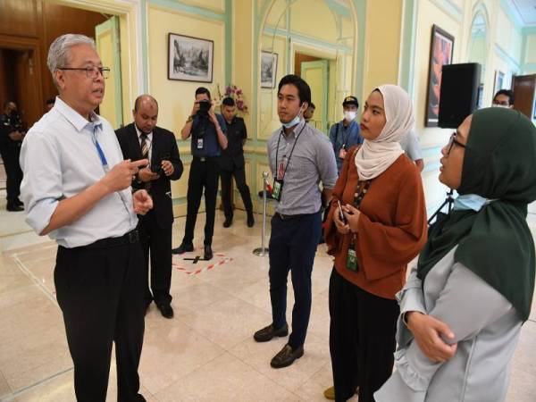 Ismail Sabri bercakap bersama pemberita pada sidang media selepas mempengerusikan Mesyuarat Jawatankuasa Khas Menteri-Menteri Mengenai PKP di Bangunan Perdana Putra, Putrajaya semalam.- Foto Bernama