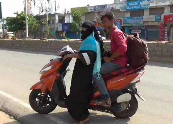 Razia meredah sejauh 1,400km demi anaknya. -Foto: Telangana Today