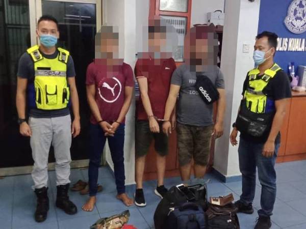 PPM menahan tiga lelaki warga Indonesia di kawasan berhampiran Pasar Basah Pasir Penampang, Kuala Selangor semalam. 