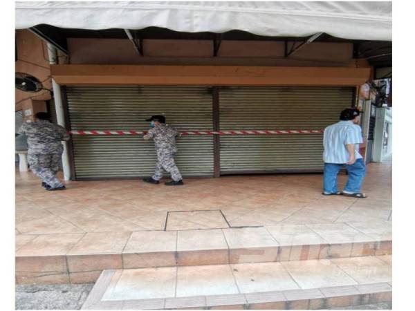 Kakitangan MPK mengarah penutupan sebuah restoran di Kuantan kerana melanggar PKP semalam.