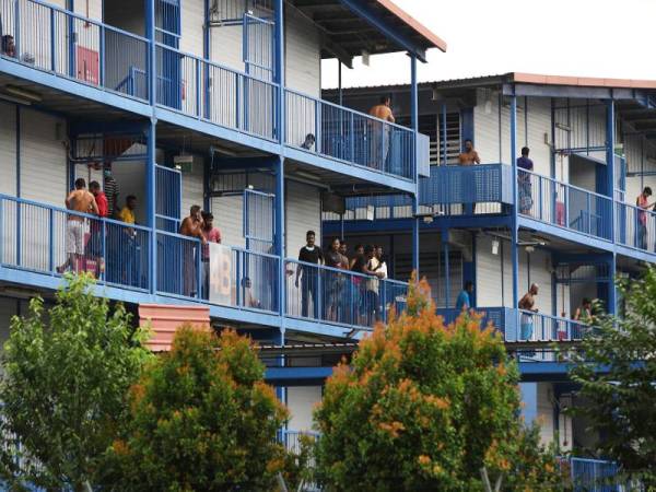 Asrama yang menempatkan ribuan pekerja asing kini menjadi antara cabaran terbesar Singapura untuk melawan Covid-19.