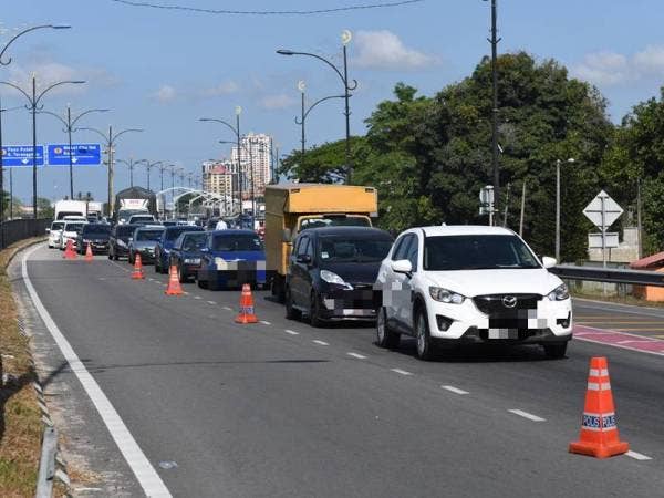 Kenderaan di jalan raya di Kelantan sesak walaupun PKP dilanjutkan sehingga 28 April ini.