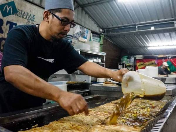 Saipul Mazita menjalankan perniagaan Murtabak Mengkasar di Kuantan.