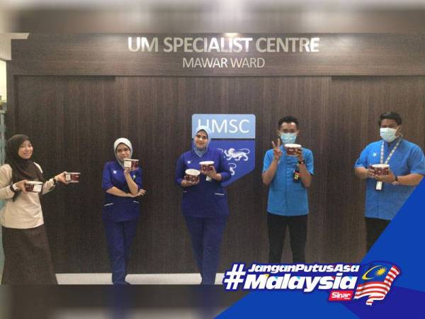Sumbangan kepada pasukan perubatan UMSC.