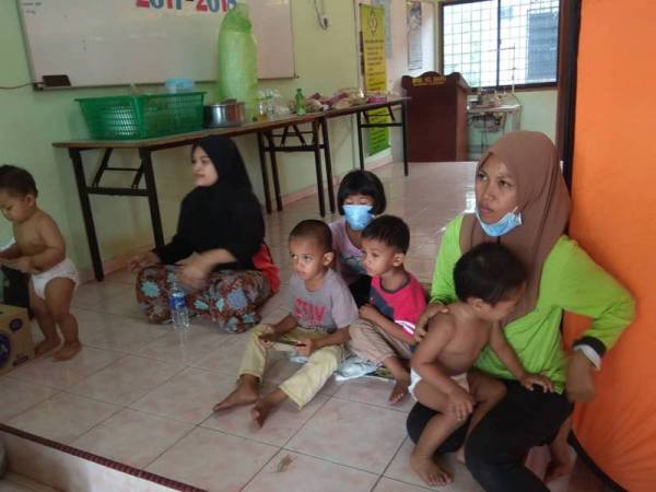 Antara cucu-cucu Hanisah yang berada di rumah ketika kejadian.