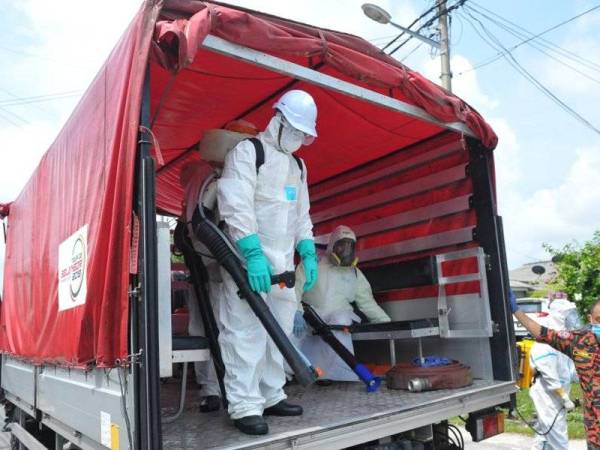 Proses sanitasi dilakukan JBPM di kawasan zon ditetapkan bagi memastikan kawasan tersebut bersih dan dapat memutuskan rantaian Covid-19.