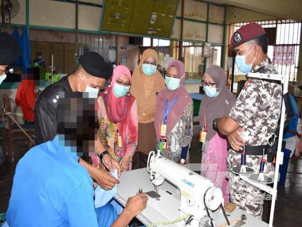 Projek menyediakan PPE diteruskan dengan sasaran 3,000 lagi unit disiapkan.