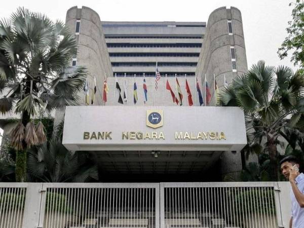 Bank Negara Malaysia menjangkakan ekonomi Malaysia tumbuh pada kadar -2.0 hingga 0.5 peratus tahun ini dengan pemulihan bermula pada akhir tahun dan lonjakan ekonomi pada tahun 2021. -Foto Bernama